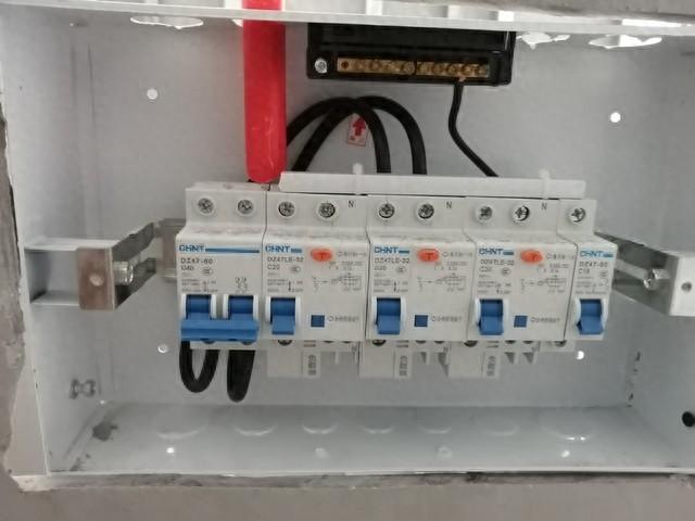 家用配电箱接法全解析:总开选空开还是漏保?附配线标准