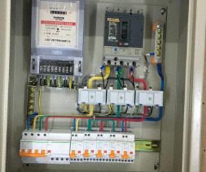 家里一用电就跳闸?老电工教你一招,不用花钱自己修