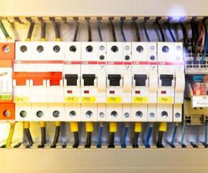 开关跳闸送不上?老电工教你7招,5分钟自查排除,不用花钱请人!