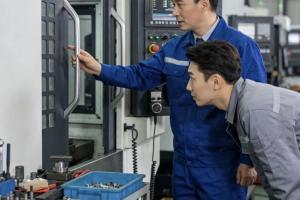 月薪2万的机修师傅，从不教徒弟核心手艺：教会徒弟，真的会饿死师傅