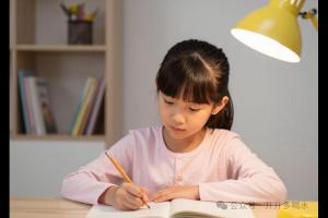 护眼台灯侧发光是什么意思？哪种台灯更适合孩子？什么牌子的好？