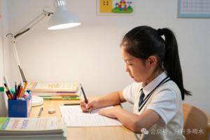 儿童写作业选哪种台灯？三千元的无蓝光护眼灯能买吗？怎么挑选