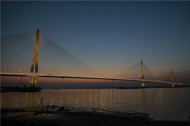 南京江心洲长江大桥夜景照明工程完成调试