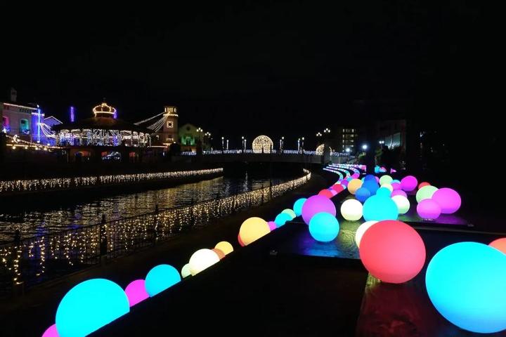 首届湖滨国际灯光节在杭州启幕