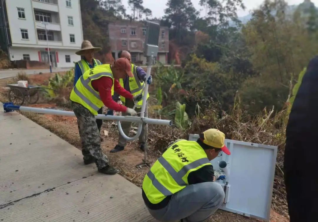 广东茂名信宜水口镇都龙村3公里道路全部实现“亮化”