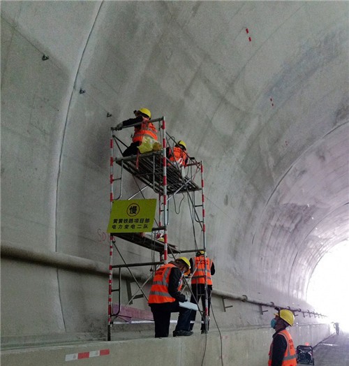 湖北黄冈蕲春县黄黄高铁铁家冲二号隧道照明工程施工全面展开