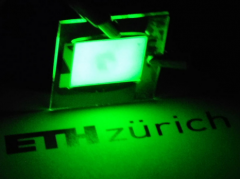 科研人员首次成功开发超纯绿光LED，超高清屏突破有望