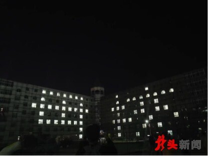 黑龙江绥化学院“不说再见”主题灯光秀