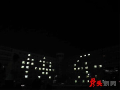 黑龙江绥化学院“不说再见”主题灯光秀