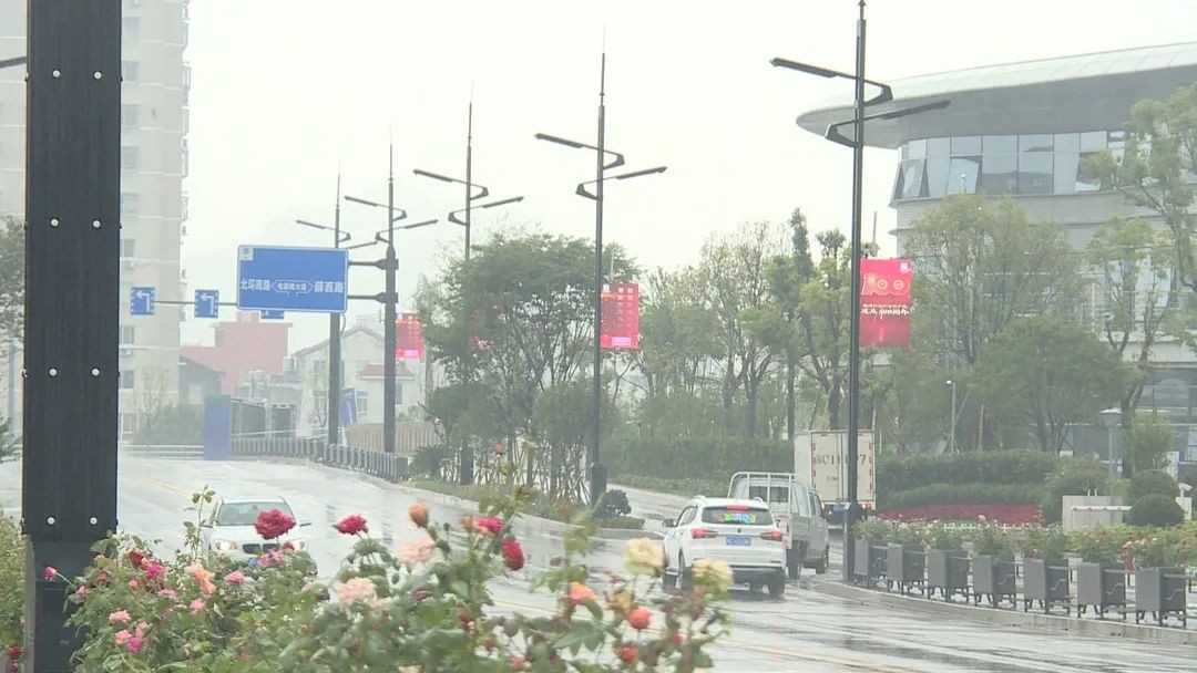 浙江温州乐清市建成全国首条智慧路灯搭载无人机巡检的道路