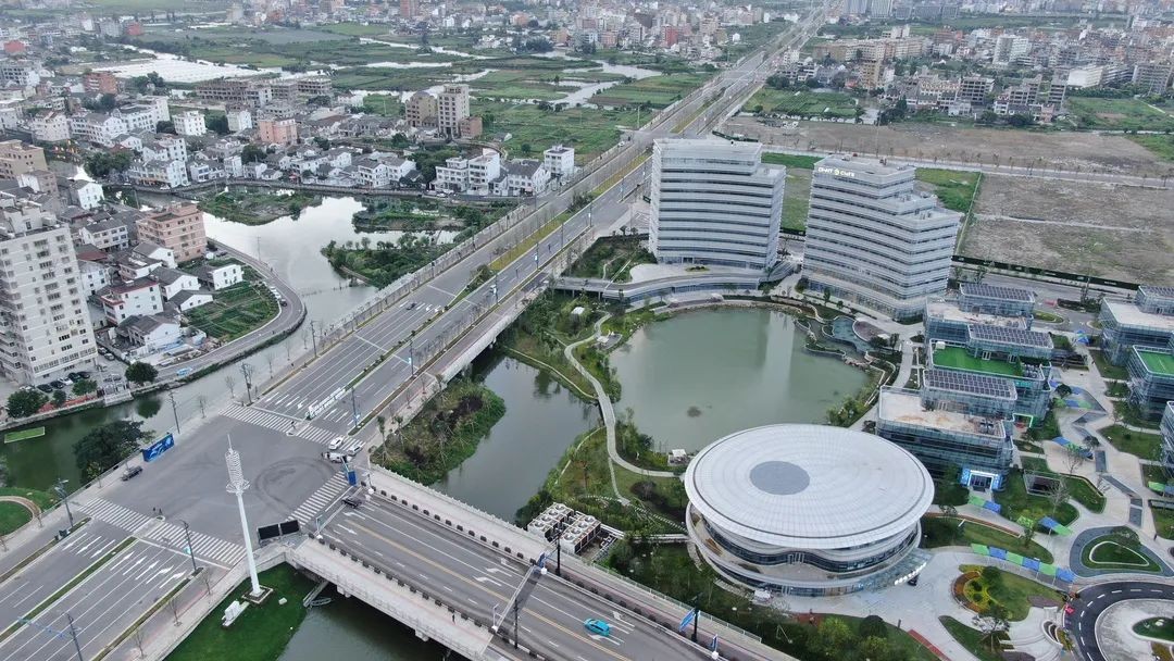 浙江温州乐清市建成全国首条智慧路灯搭载无人机巡检的道路