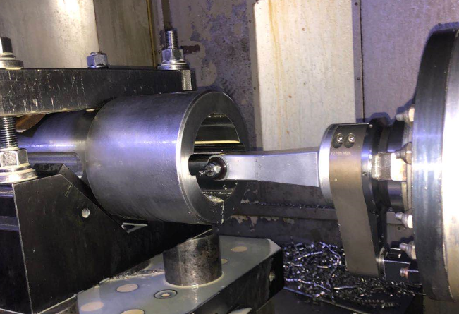 Alberti角度头轴孔键槽加工案例