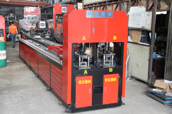 操作锌钢护栏全自动冲孔机注意事项