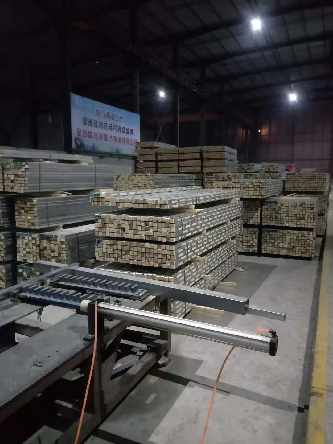 钢木龙骨冲孔机该如何维修