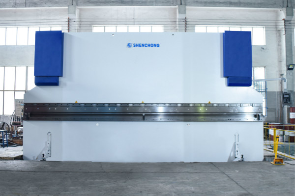 剪板机在使用时应该注意的一些问题