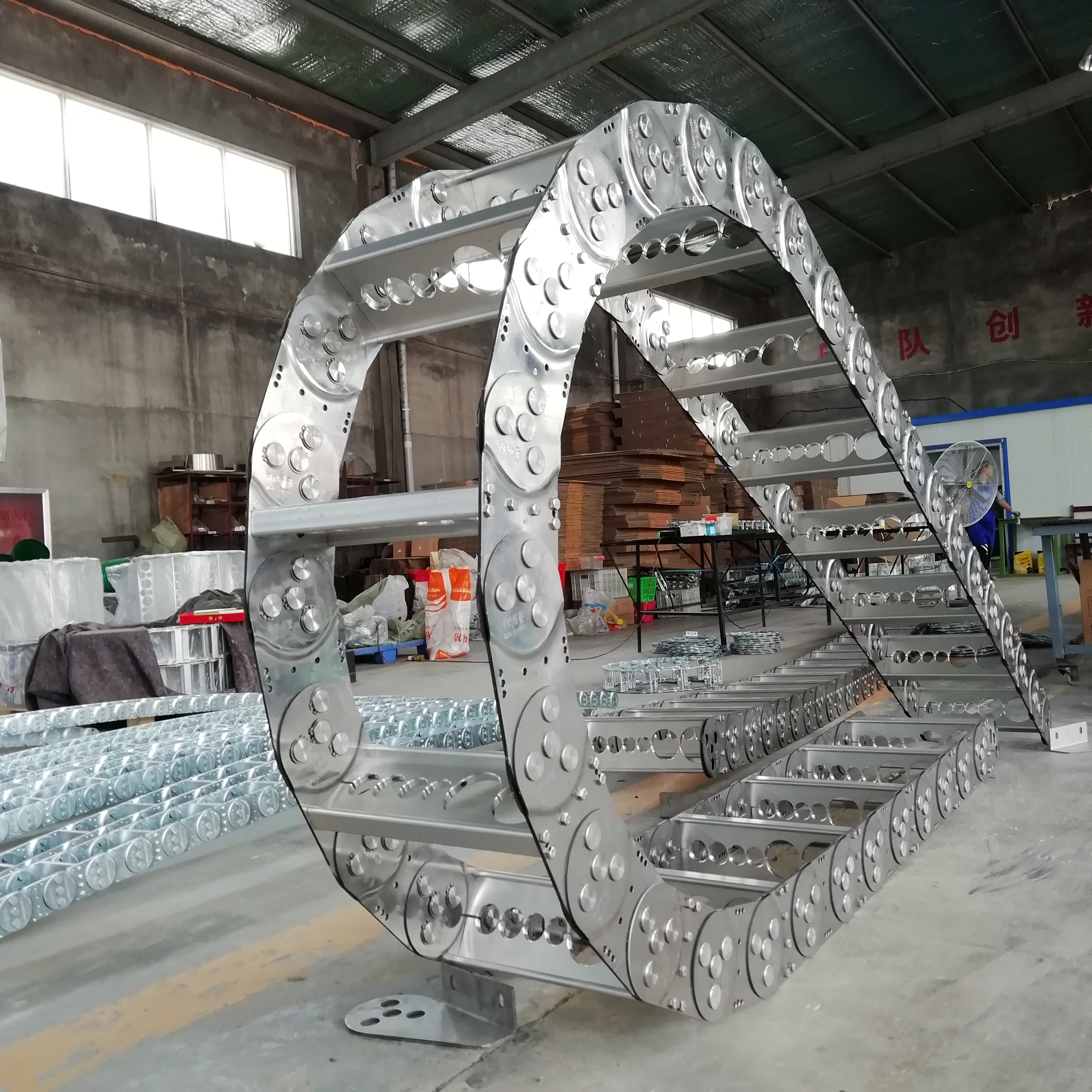 浅述钢制拖链做好防静电的处理方法 浅述钢制拖链做好防静电的处理方法