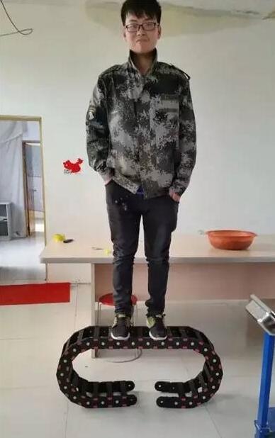 请问要如何鉴别工程塑料拖链的质量? 请问要如何鉴别工程塑料拖链的质量?