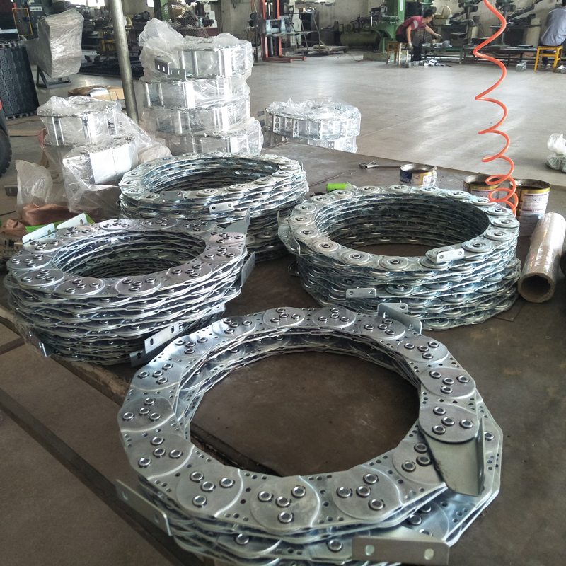 钻机桥式钢制拖链的使用