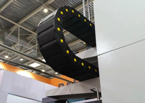 如何正确的使用塑料拖链 如何正确的使用塑料拖链