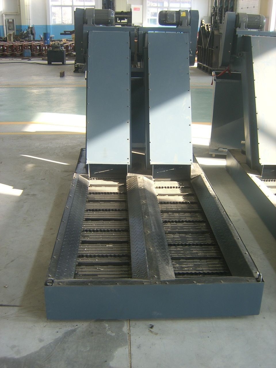 五轴加工机排屑机反转铁屑堵住解决方法