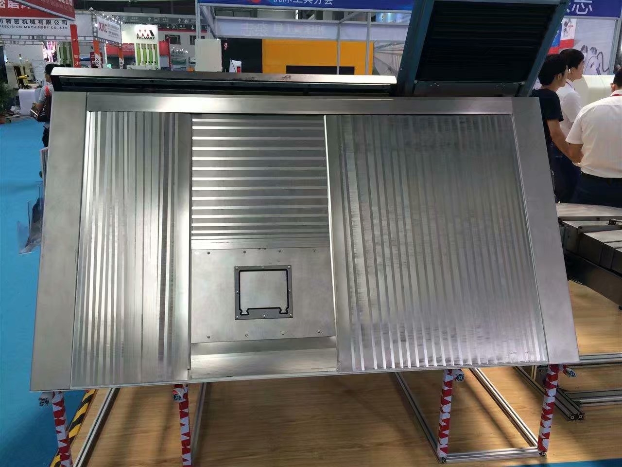 斜拉式机床钢板防护罩维修技术