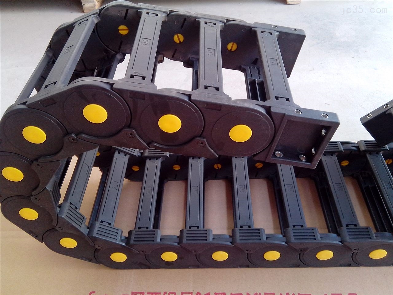 如何正确的选择塑料拖链？