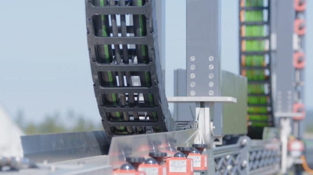 可在-40℃下使用:25条拖链如何帮助飞机做好飞行准备 可在-40℃下使用:25条拖链如何帮助飞机做好飞行准备