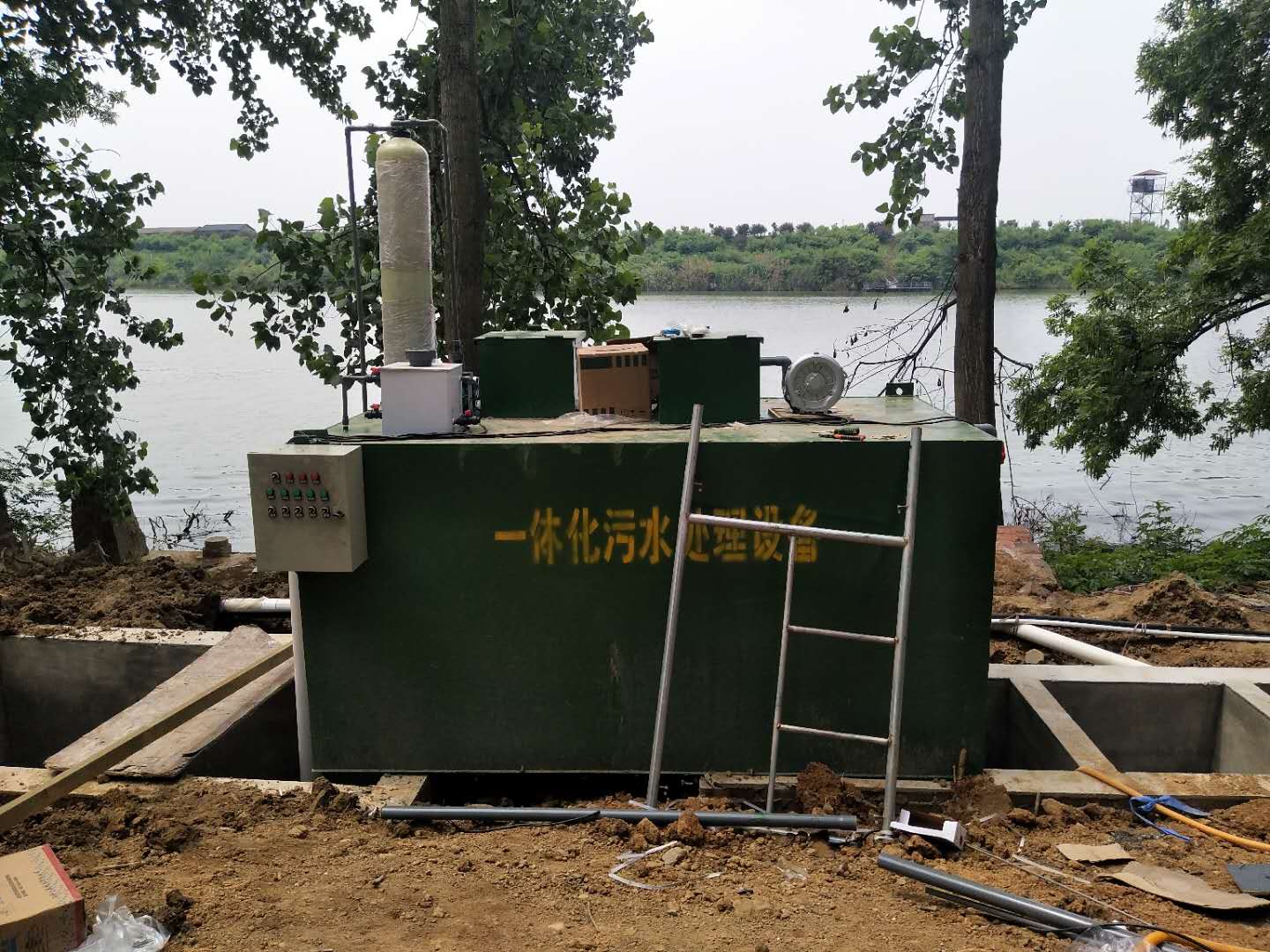 10吨每天地埋式污水处理设备安装