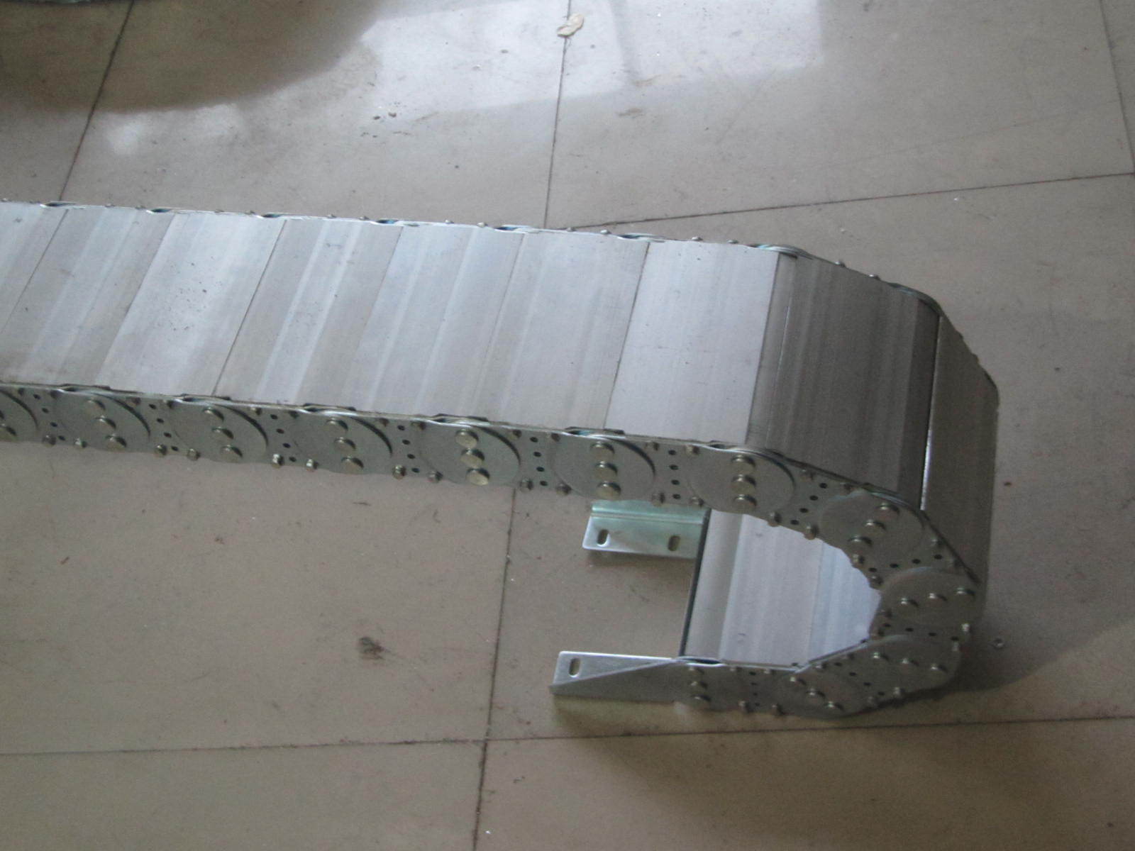 钢制拖链的链板应该达到什么样的要求 钢制拖链的链板应该达到什么样的要求