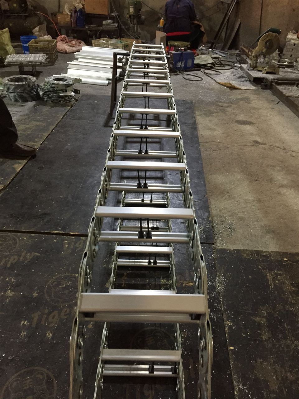 钢铝拖链的产品简介 钢铝拖链的产品简介