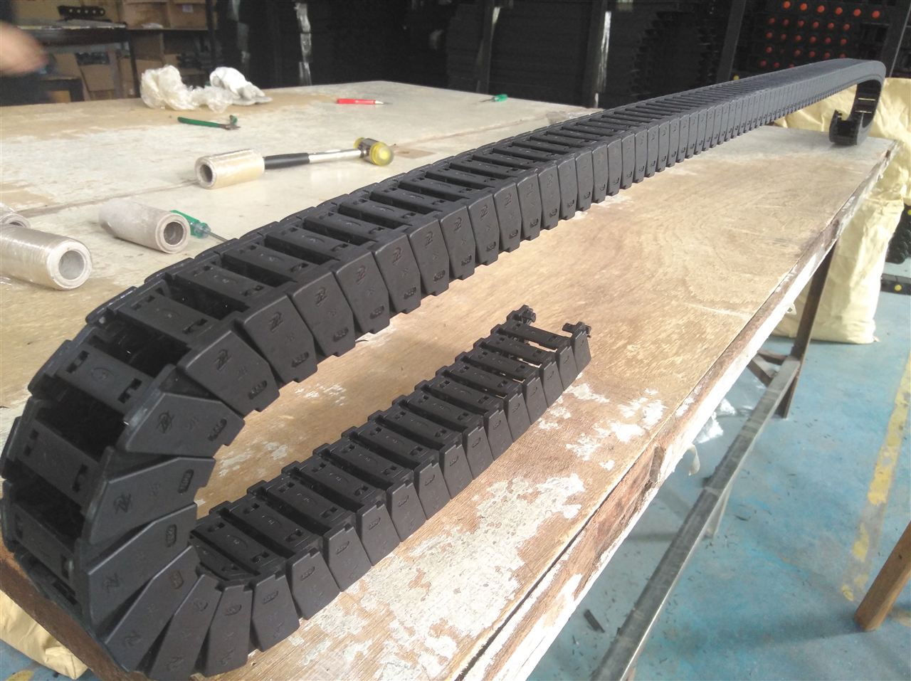 加强型静音无尘拖链行程8米不下塌