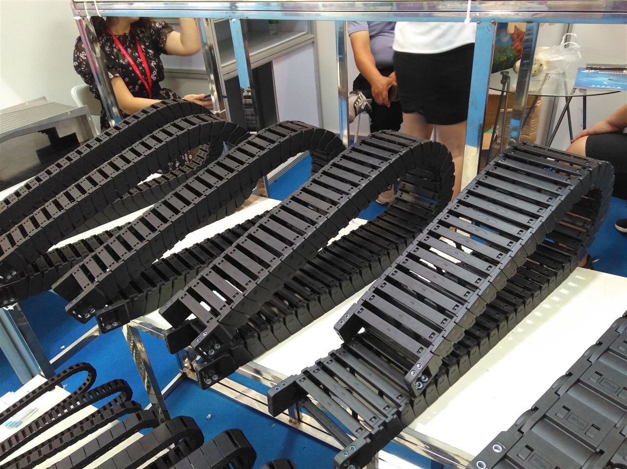 加强型静音无尘拖链行程8米不下塌