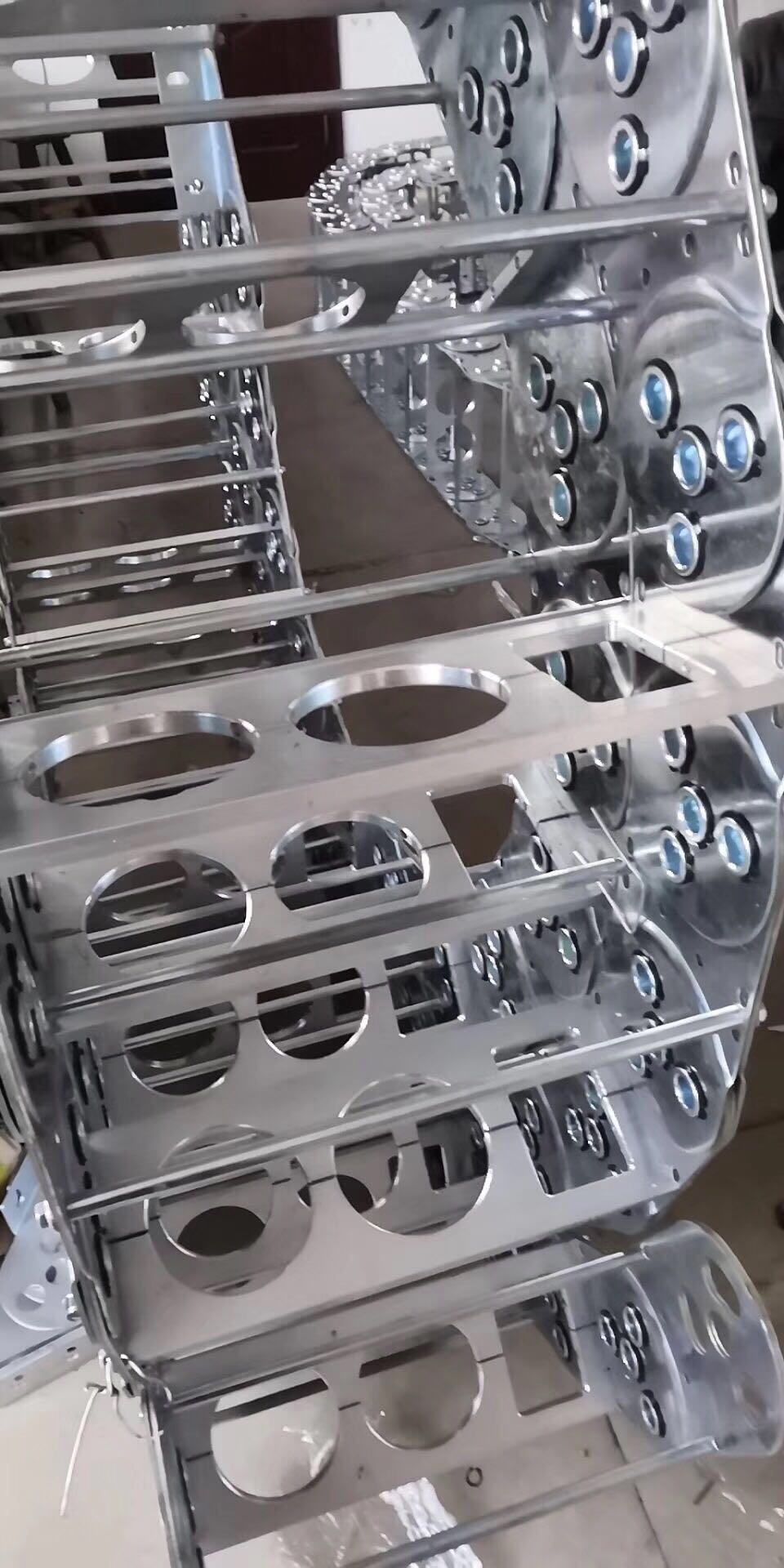 中国制造业取得成功依赖的是勤劳的双手