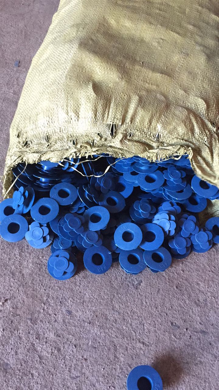 塑料管帽用来封闭管路，作用与管堵相同