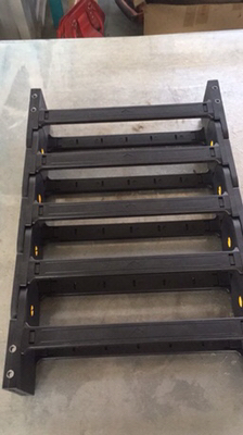 塑料拖链三种支撑板的形式