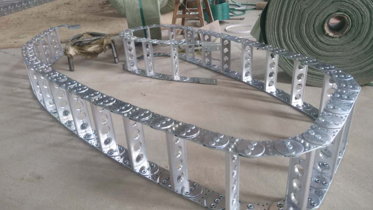 山东毛管横移钢制拖链厂家