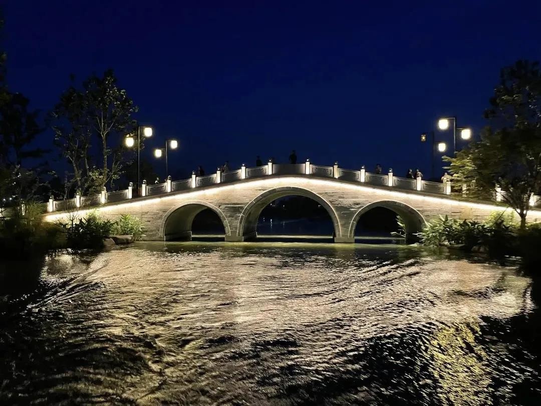 饱览多个灯光夜景的杭州环阳陂湖夜游专线开航