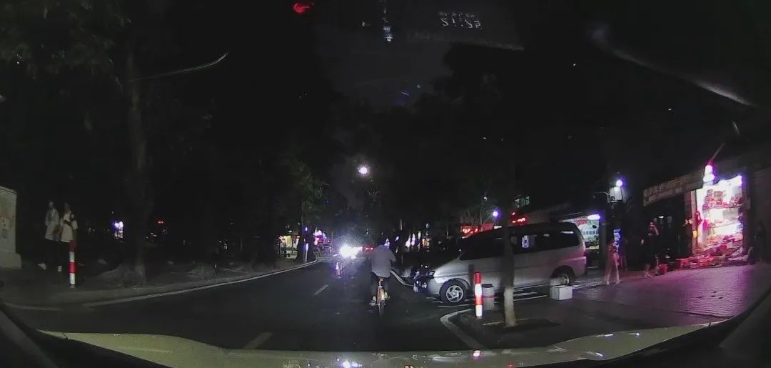 珠海交警通过道路设施补光以提高交通参与者的安全指数