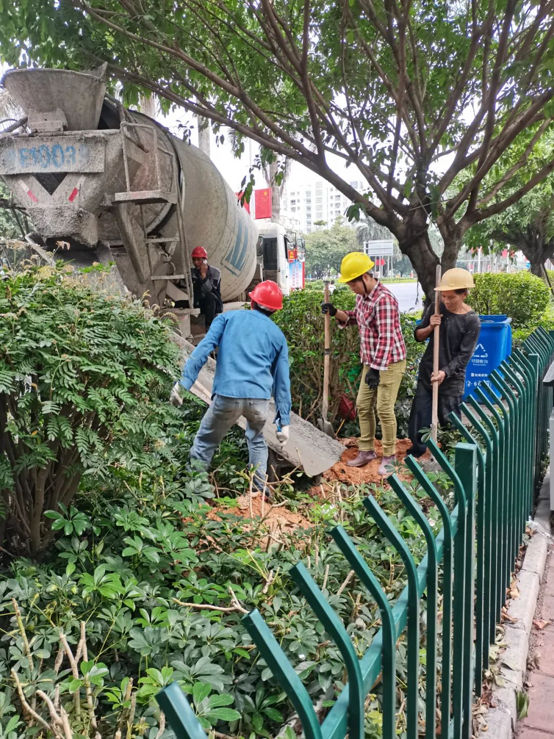 广西北海全面开展市区主干道和背街小巷路灯补光改造