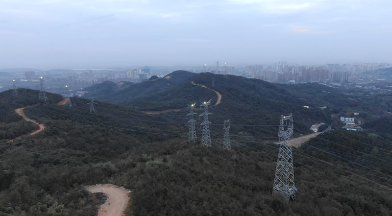 湖北黄石电力铁塔亮灯为鄂州花湖机场护航