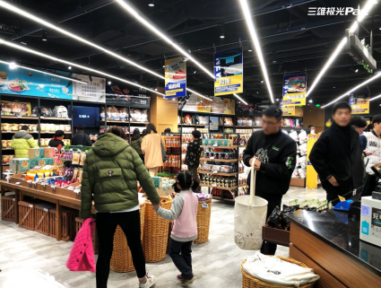 4个连锁店案例！揭秘三雄极光用“灯”技巧 