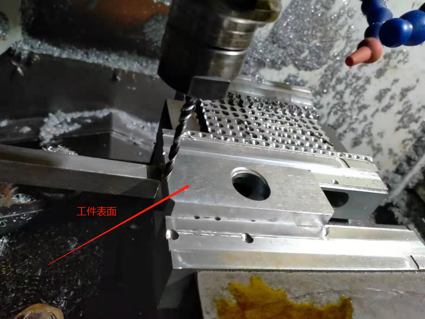 台群精机：CNC加工中心带刀库与不带刀库的区别