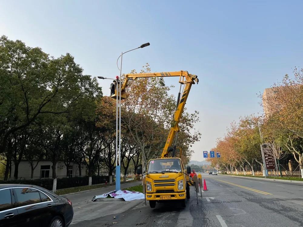 江苏江阴黄山路路灯照明设施大“升级”