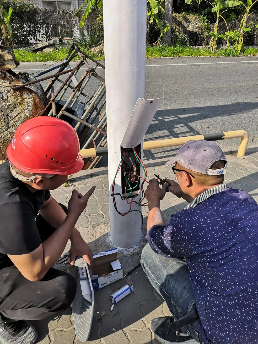 广东潮州湘桥区城西街道检修路灯保障居民出行