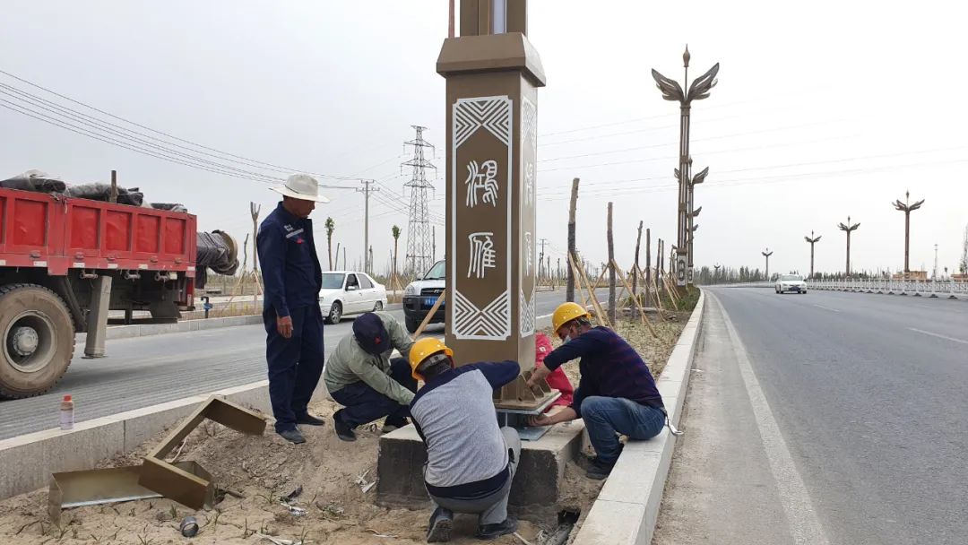 新疆库尔勒两道路560余盏路灯即将安装完成