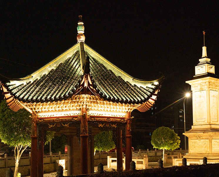 湖北荆州长江大保护滨江风情带夜景旅游项目竣工亮灯