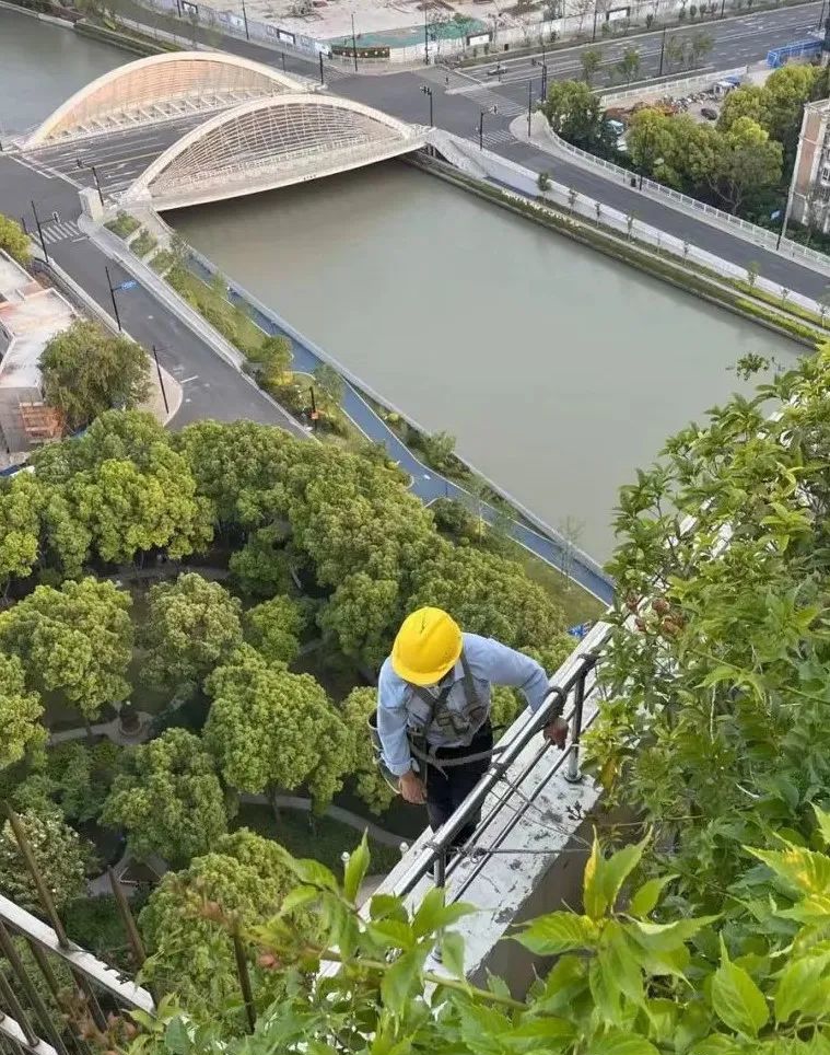 上海静安区市容景观管理所开展景观灯光安全检查工作