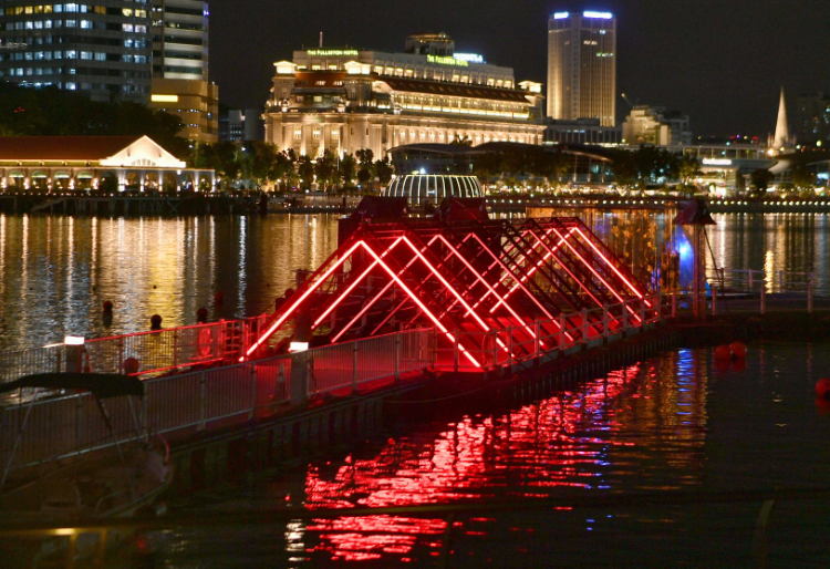 新加坡滨海湾灯光艺术展照亮狮城夜景