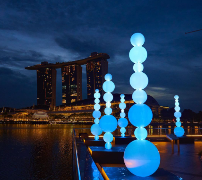 新加坡滨海湾灯光艺术展照亮狮城夜景