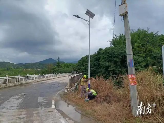 广东云浮新兴县大江镇在各村大力开展乡村振兴光亮工程